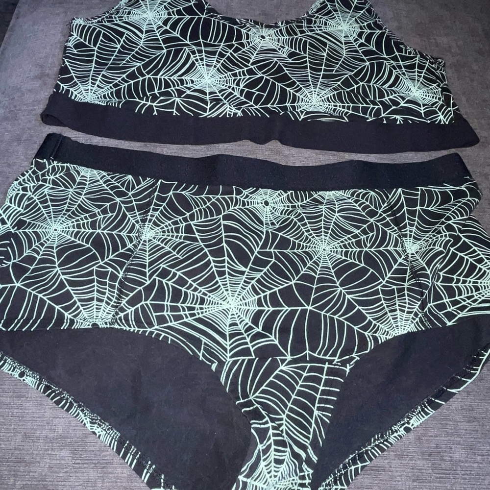 TORRID Plus Size Black & Green Spiderweb Print PANTY AND BRA Set 1X / 2X - Picture 2 of 4